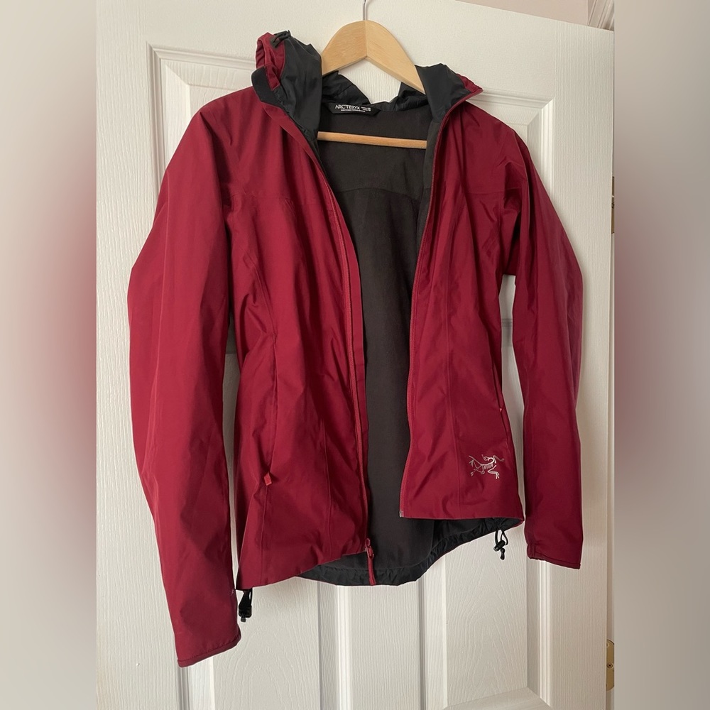 Arcteryx Solano Burgundy Hooded Rain Jacket